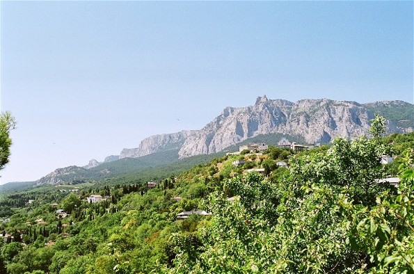 Image - Mount Ai-Petri and the town of Koreiz in the Crimea.